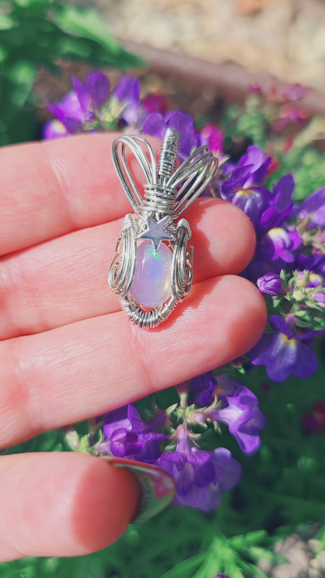 2.5ct Blue opal pendant