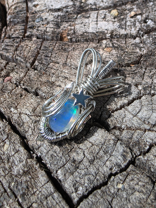 2.5ct Blue opal pendant