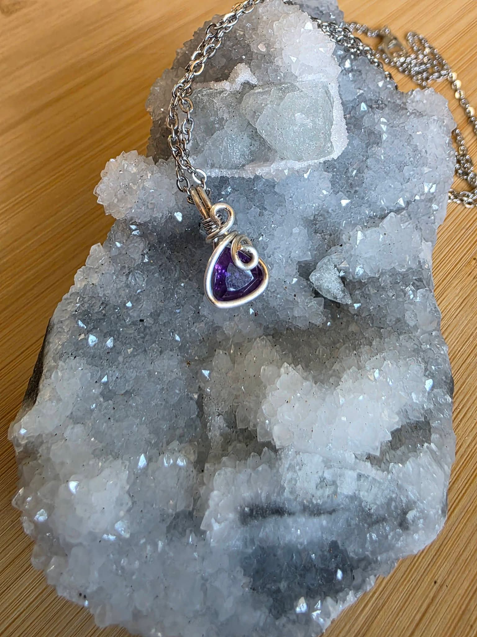 Small faceted Amethyst